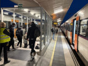 Frustració i desconcert entre els usuaris de Rodalies a Girona pel servei intermitent: “No hi ha dret”