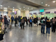 Els usuaris de Rodalies a Girona busquen alternatives arran de la suspensió del servei en un altre dia de “desgavell”