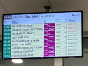 Indignació i desconcert a l’estació de Girona perquè no se sap quan surten els trens: “Som un país de pandereta”