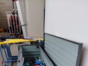 Investiguen destrosses en portes, vitrines i la pista del pavelló de Sarrià de Ter