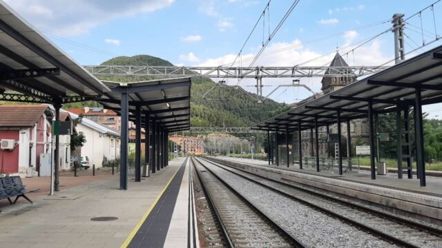 Imatge de les vies de Rodalies (Ripoll)