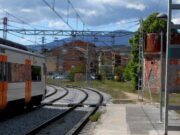 Un tren xoca contra un arbre a Ripoll i talla l’R3