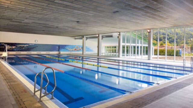 Imatge de la piscina coberta a Ripoll (Ajuntament de Ripoll)